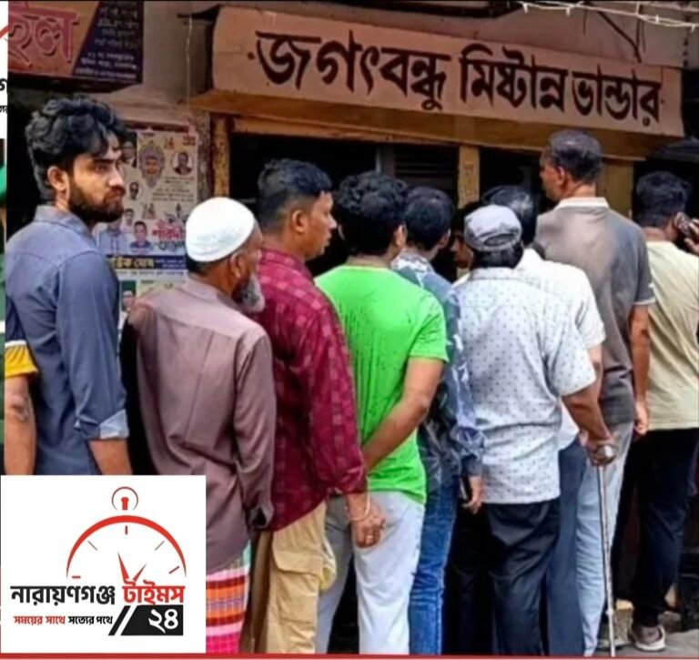 পূজার লাড্ডু কিনতে ঘণ্টার পর ঘণ্টা লাইন! – কী এমন ম্যাজিক আছে জগৎবন্ধু মিষ্টান্ন ভান্ডারে?